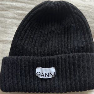 Ganni Structured Ribbed Beanie (never worn; re-poshing)
